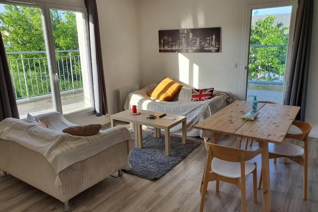 Appartement Contemporain Renove A Neuf Avec Cuisine Equipe - Val De Reuil Val-de-Reuil Kültér fotó