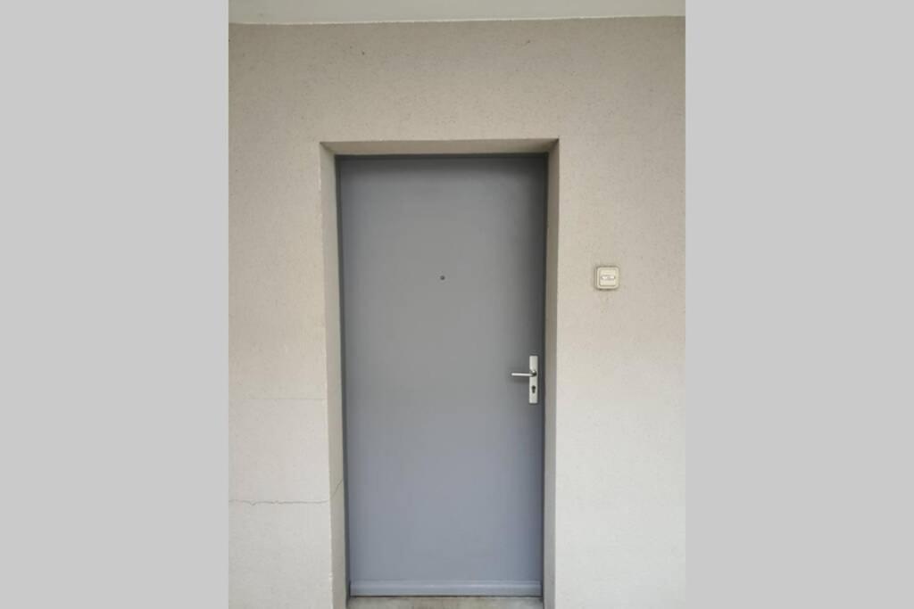 Appartement Contemporain Renove A Neuf Avec Cuisine Equipe - Val De Reuil Val-de-Reuil Kültér fotó