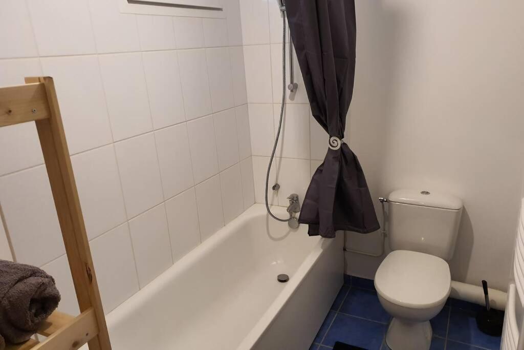 Appartement Contemporain Renove A Neuf Avec Cuisine Equipe - Val De Reuil Val-de-Reuil Kültér fotó
