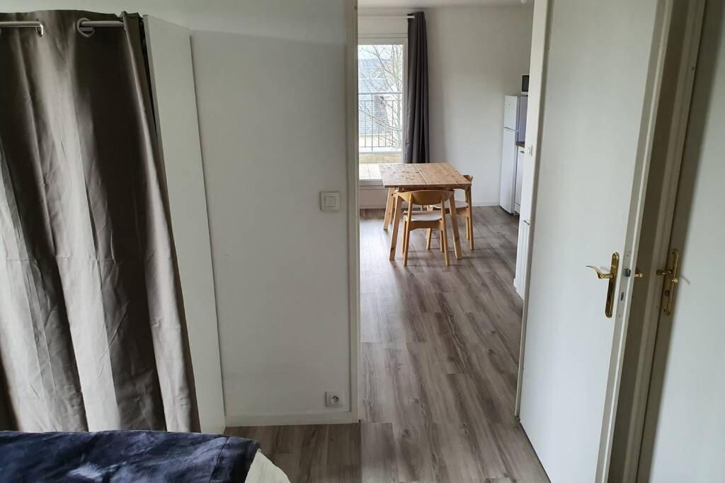 Appartement Contemporain Renove A Neuf Avec Cuisine Equipe - Val De Reuil Val-de-Reuil Kültér fotó