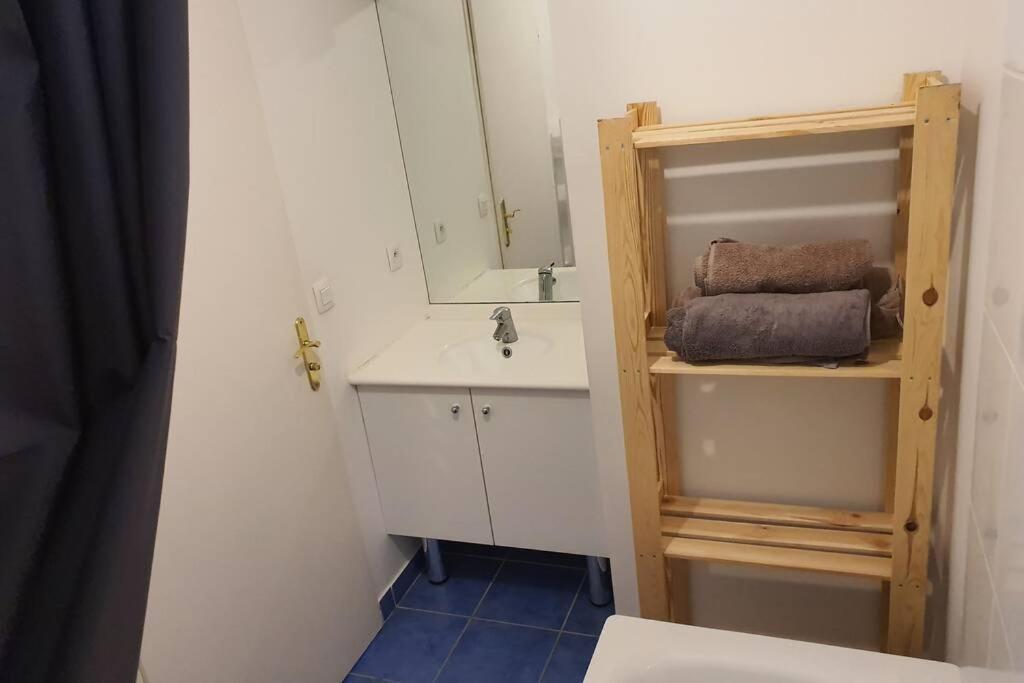 Appartement Contemporain Renove A Neuf Avec Cuisine Equipe - Val De Reuil Val-de-Reuil Kültér fotó